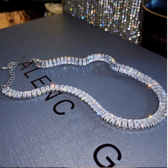 NEW 18K WHITE GOLD DIAMOND BAGUETTE NECKLACE, NICE NECKLACE, CUTE NECKLACE - Picture 3 of 5